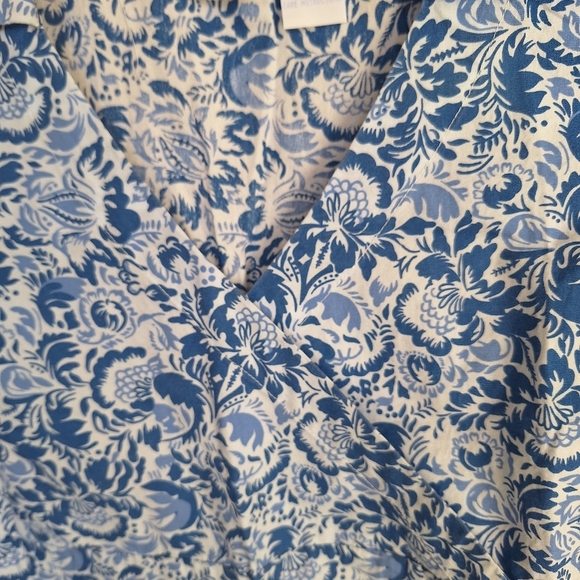 InDueTime Maternity Blouse Surplice Bodice SzM Lt White/Lt Blue Sleeveless Cute - Picture 4 of 7